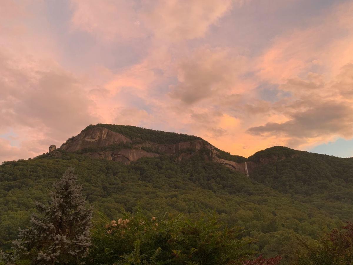 Готель Chimney Rock Manor Екстер'єр фото